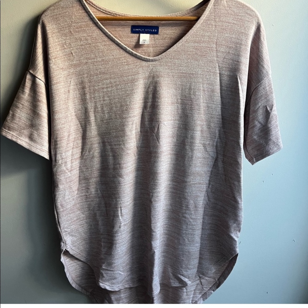 Simply Styled
size medium
cream tan brown top. Comfortable and easy to style